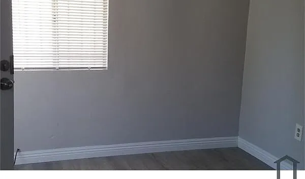 5922 S San Pedro St — Photo 5