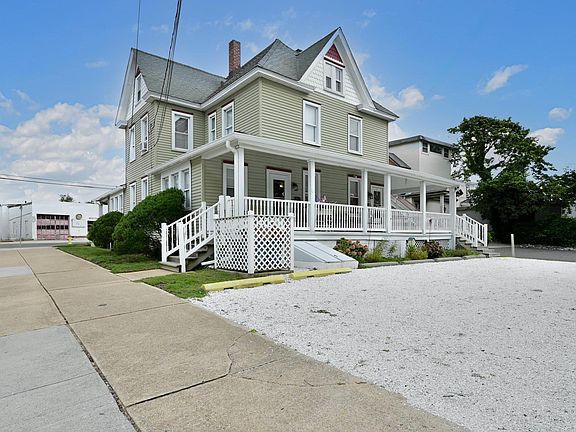 3rd image of 820-822 Shore Rd