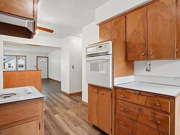2nd image of 600 Evergreen Ave