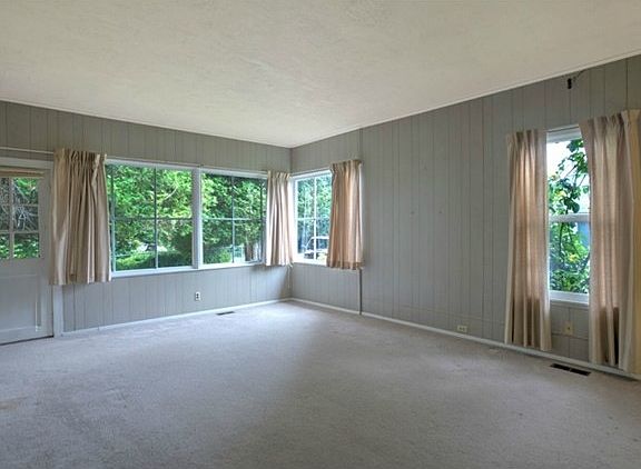 2nd image of 201 NW Alder Pl