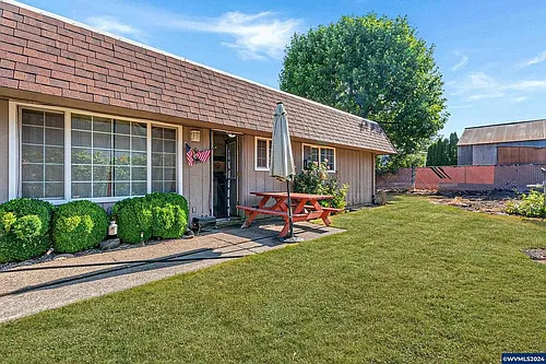 3454 Chiefs Ct NE Photo 1