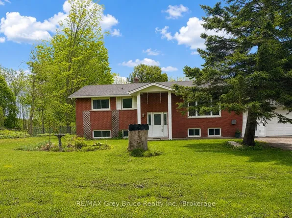 105 Maple Grove Ln, Georgian Bluffs, ON N4K 0G2
