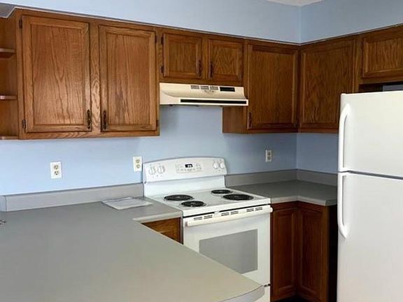 4th image of 216 NE 50th St