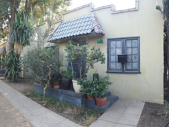 2nd image of 1148 N Mariposa Ave