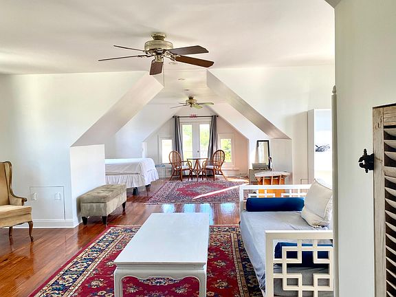 2nd image of 590 Walnut St #3R