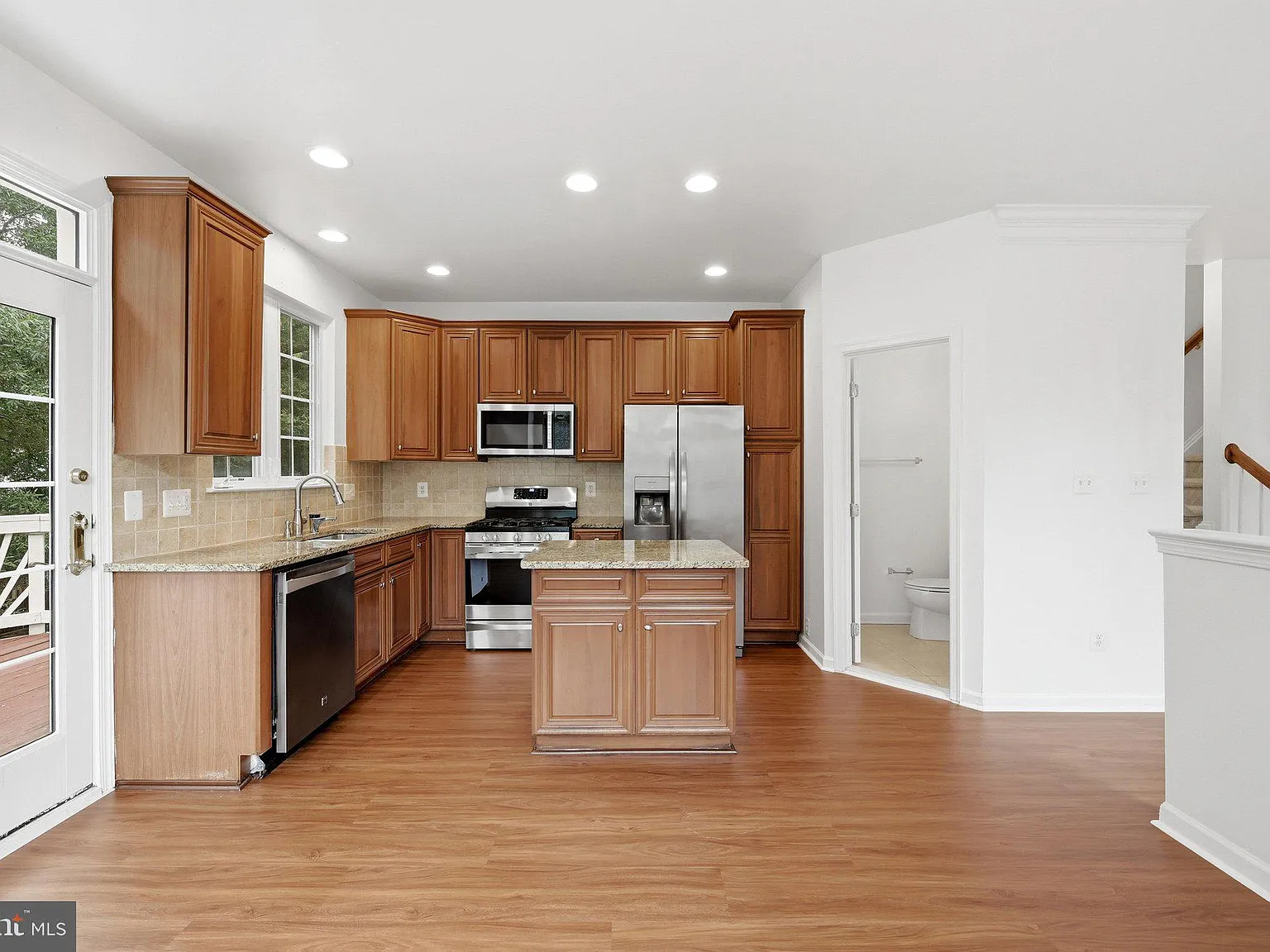 3 bed, 2.5 bath, 1746 sqft, $3,050 — Photo 4