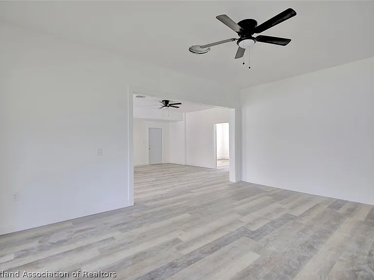 199 E Camphor St — Photo 9