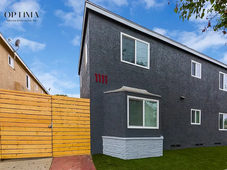 1111 Daisy Avenue — Photo 9
