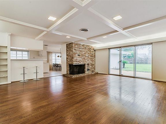 3rd image of 3638 Sun Valley Dr