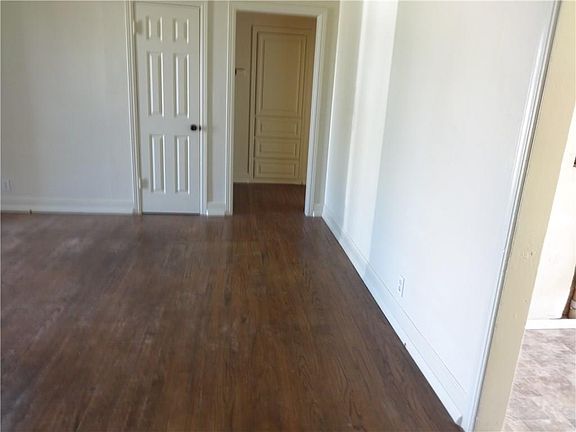 3rd image of 903 McClain Dr