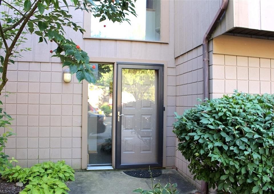 1st image of 584 Meredith Ln