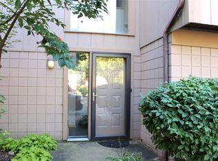 584 Meredith Ln, Cuyahoga Falls, OH 44223