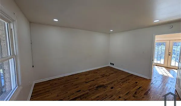 3915 Emerald North Dr — Photo 30