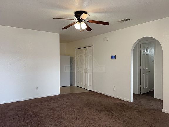4th image of 1407 Dugger Cir #B