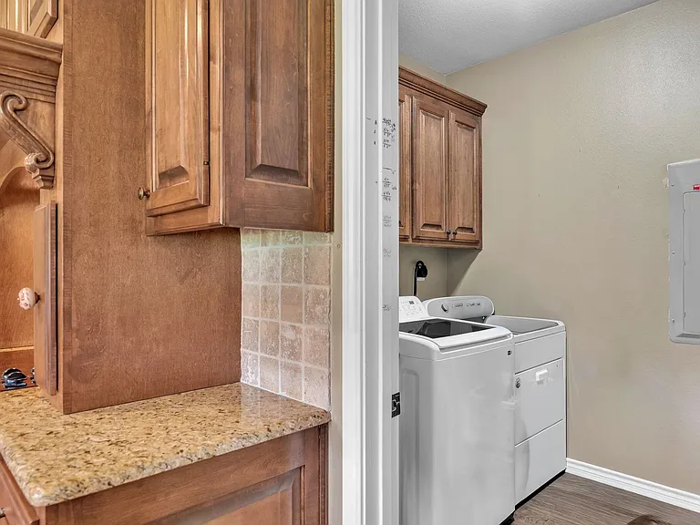 350 Julius Davis Ln — Photo 15
