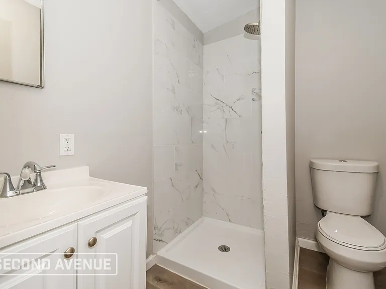 2230 W 11th St — Photo 17