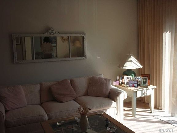 4th image of 30 Cambridge Dr W