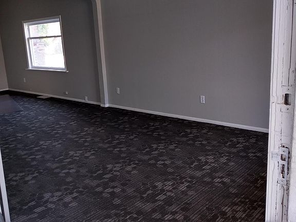 4th image of 1630 E Isaacs Ave