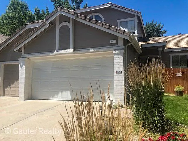 981 Ridgeview Dr photo 1