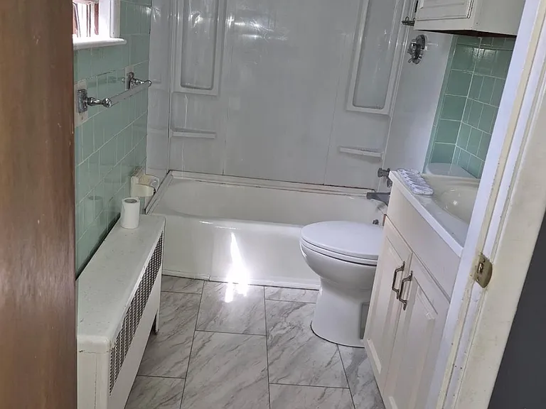 165 Greenwood St #1R — Photo 14