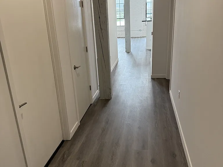 Spacious hallwa