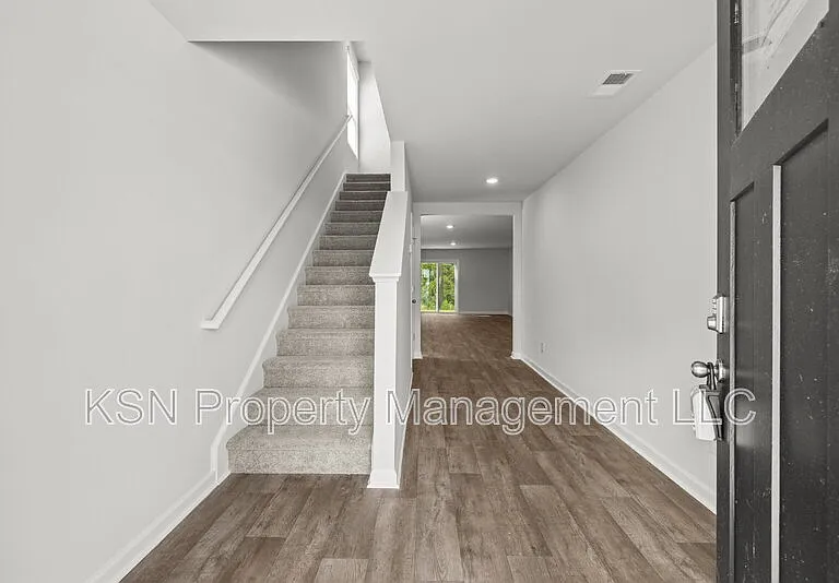 129 Azure Dr — Photo 6