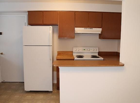 4th image of 236 Washington Sq APT C