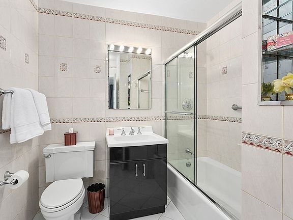 5th image of 118 E 60th St APT 12F