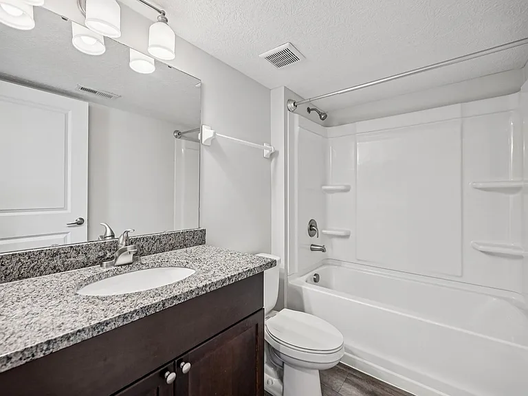 Latham Apartments — Photo 29