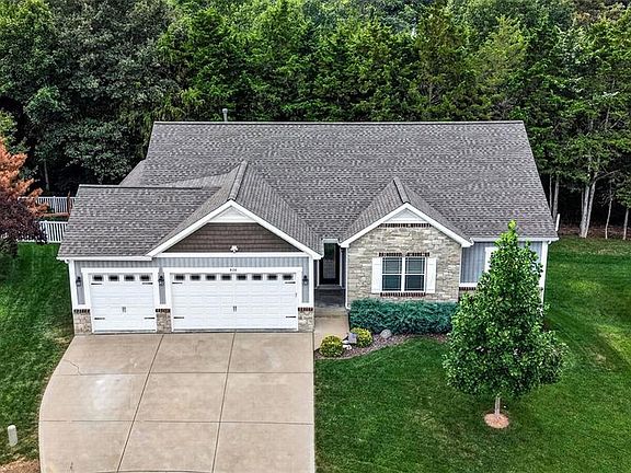 2nd image of 826 Liberty Creek Dr