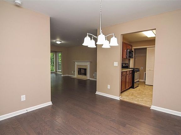 4th image of 801 Country Park Dr SE