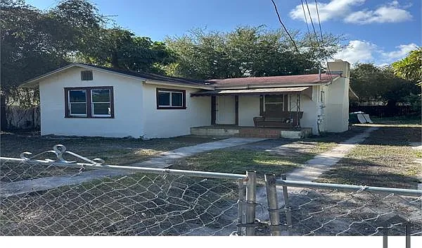 3 bed, 1300 sqft, $2,821 — Photo 2
