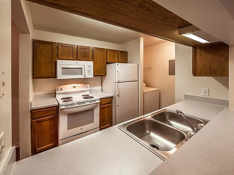 Bexley Village Apartments — Photo 23