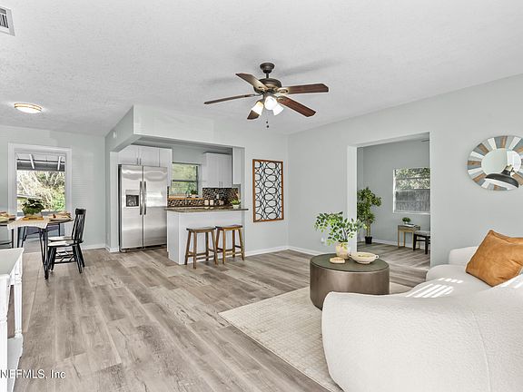 3rd image of 3113 PEACH Drive