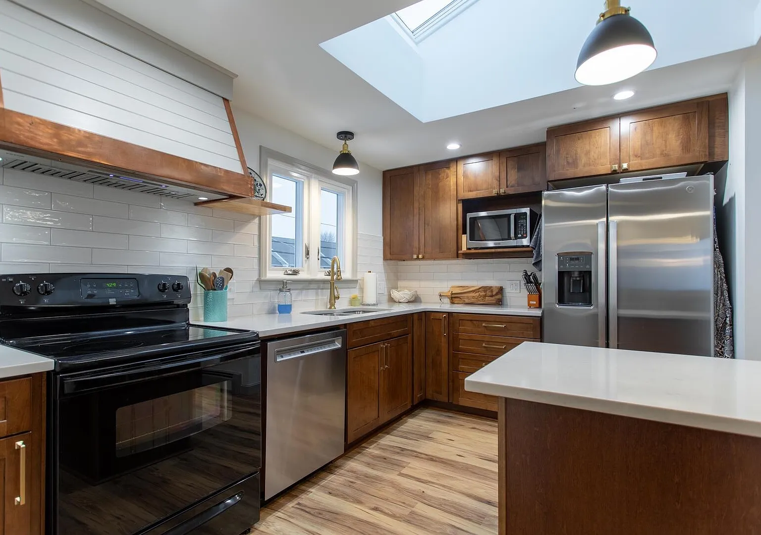 3 bed, 2.5 bath, 1392 sqft, $3,300 — Photo 3