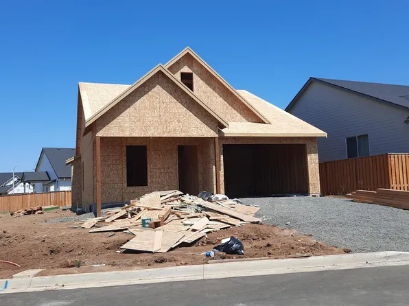 880 Oakleaf Way, Silverton, OR 97381