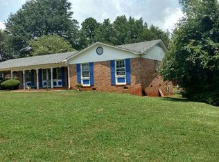 109 Woodmont Dr, Boiling Springs, SC 29316