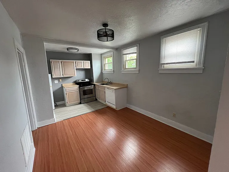 119 Central Square — Photo 6