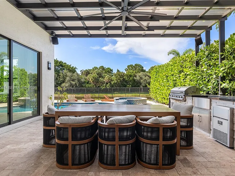 9529 Eden Roc Ct — Photo 4