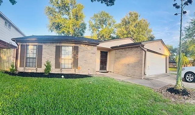 5202 Santrey Dr — Photo 1