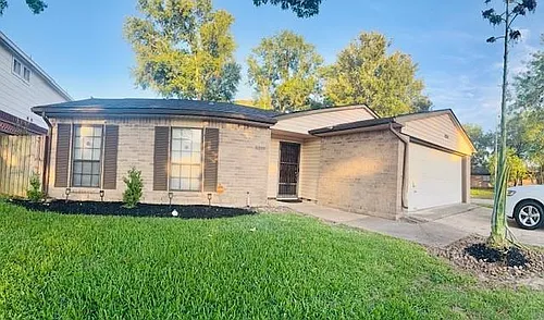 5202 Santrey Dr Photo 1