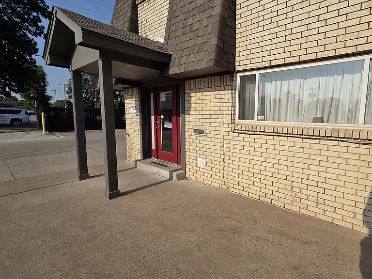 Onsite Manager's Office
Victor & Bali Apartments
4849 S. Victor Ave.
Tulsa, OK 74105