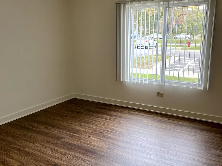 Bedroom - Vinyl Wood Flooring Unit