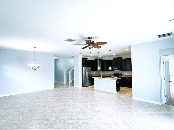 5th image of 2261 Grantham Ave