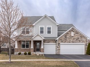 2627 Camden St, Geneva, IL 60134