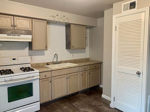 5th image of 146 Maplewood Ave #2R
