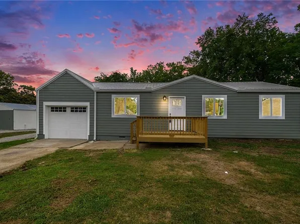 105 15th St, Osawatomie, KS 66064