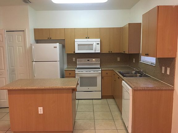 5th image of 1677 SE 31st Ct
