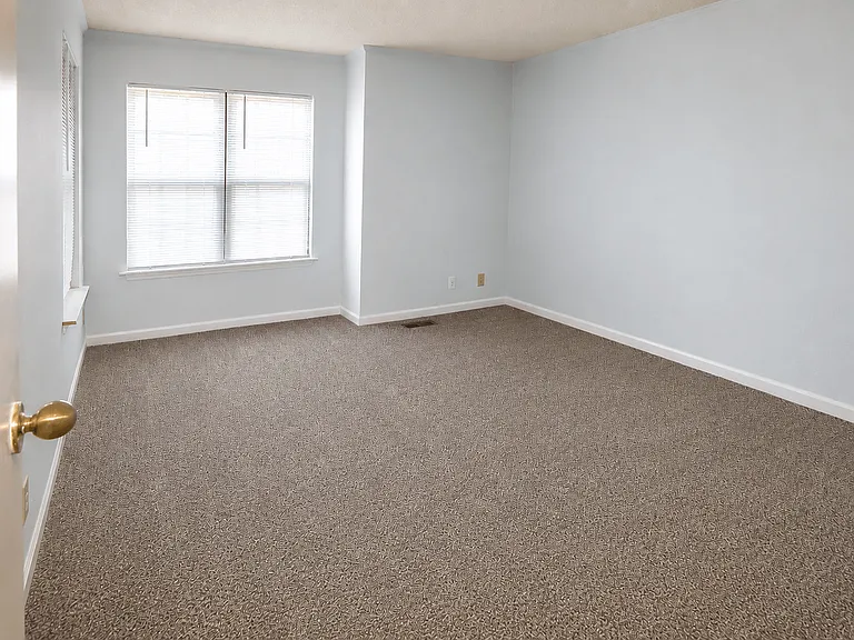 Coach House Apartments — Photo 30