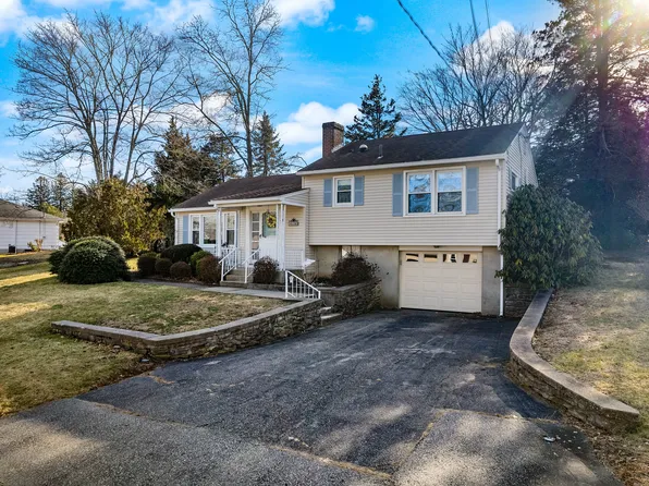 30 Wintergreen Drive, Waterford, CT 06375
